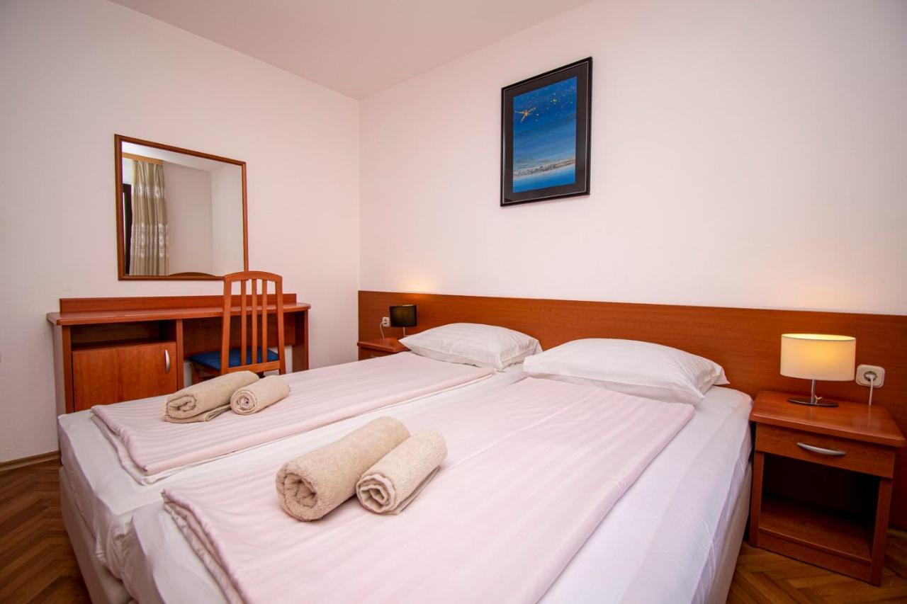 Holiday Apartment 50M From The Beach Pjescana Uvala Exterior foto