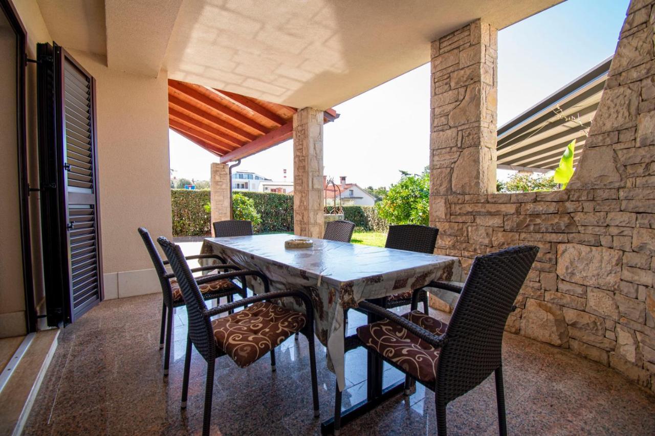 Holiday Apartment 50M From The Beach Pjescana Uvala Exterior foto