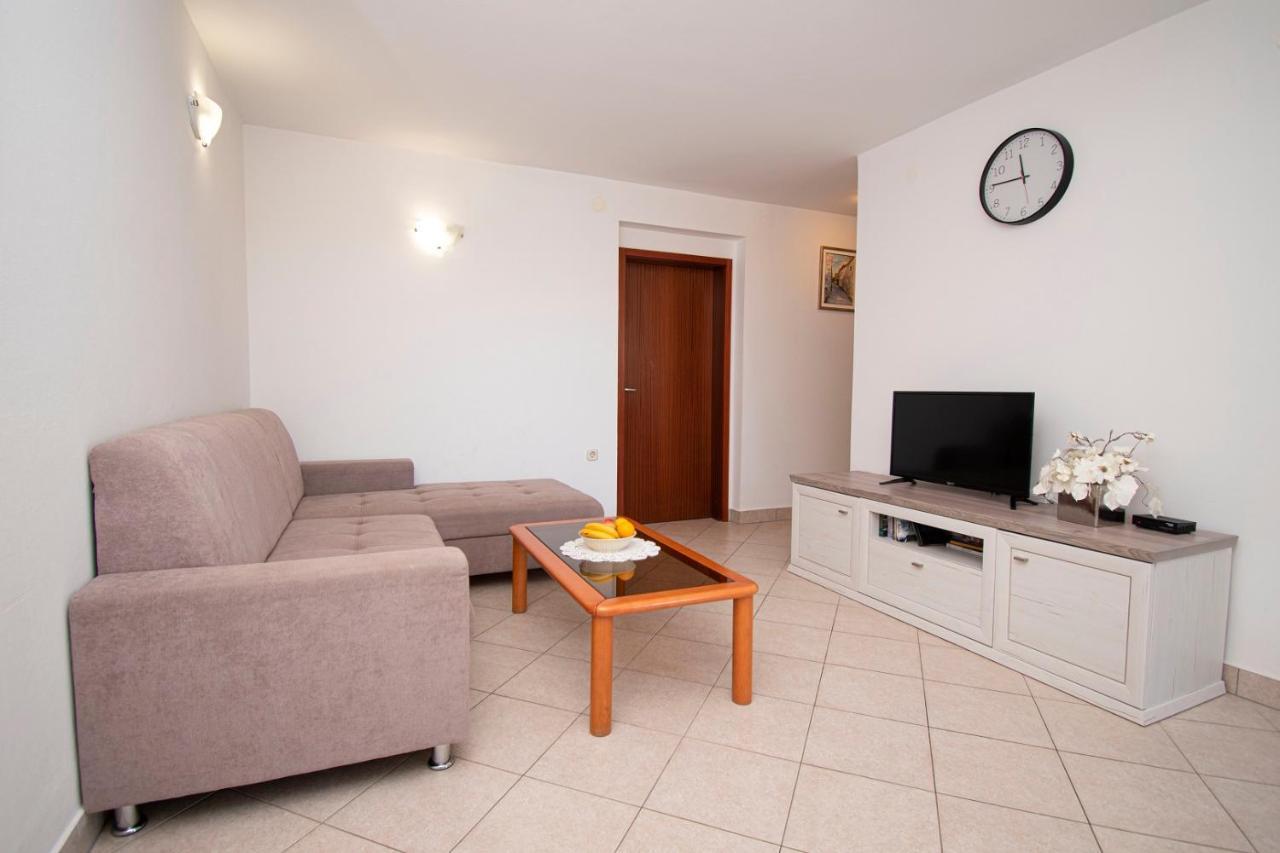 Holiday Apartment 50M From The Beach Pjescana Uvala Exterior foto