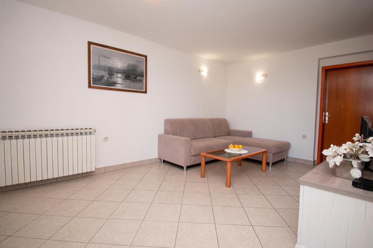 Holiday Apartment 50M From The Beach Pjescana Uvala Exterior foto